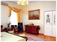 Двері ПВХ півторачка з вітражем в спальні - фото Двері ПВХ півторачка з вітражем в спальні - фото