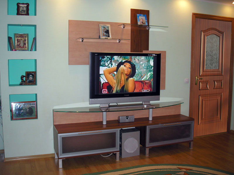 Міжкімнатні пластикові двері у вітальню