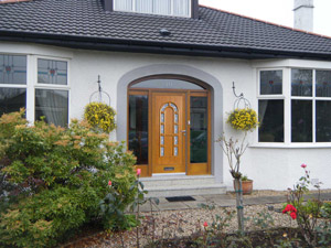 Вхідні пластикові двері ПВХ з сендвіч панеллю