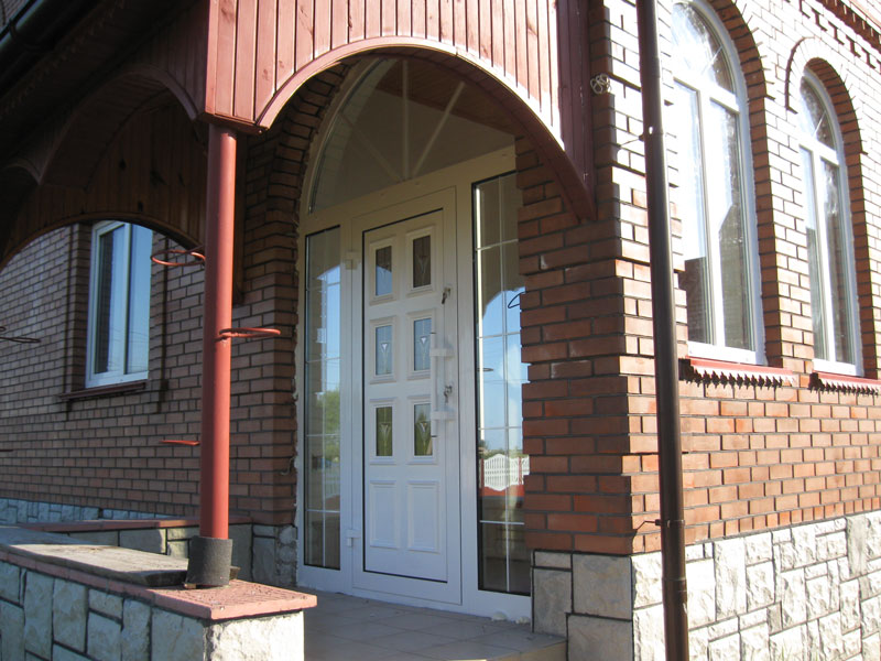 Фасадні двері