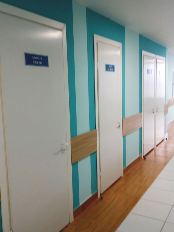 Двері в маніпуляційну