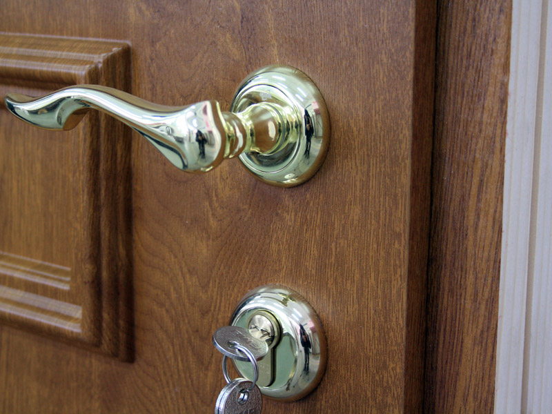 Дерна ручка, циліндр з трьома ключами, накладка (латунь) - готові до монтажу двері Дверна ручка, циліндр з трьома ключами, накладка (латунь) - готові до монтажу двері